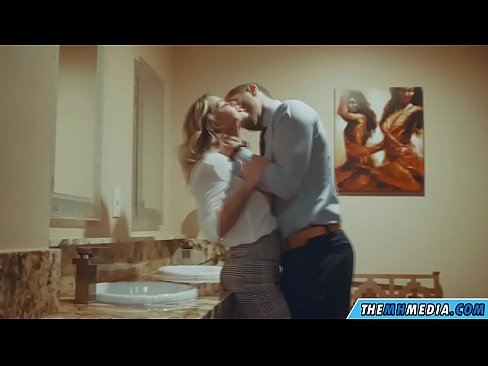 ❤️ Kiam belplena blondulo delogas vin en publika necesejo ❌ Anala porno ĉe eo.com-porn-mz.ru ﹏